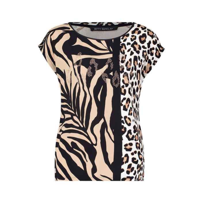 Ein T-Shirt mit Zebra- und Leopardenmuster, verziert mit glänzenden Punkten. Der Hintergrund ist schlicht weiß. Etikett: "BETTY BARCLAY".